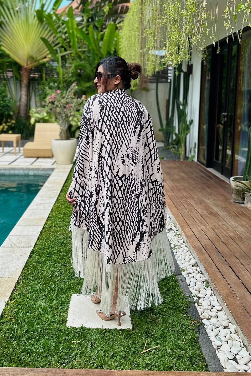 Black And White 3 Piece Set With Cape & Sarong